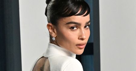 Zoe Kravitz zaszalała z sukienką. Dekolt na plecach sięgał odrobinę za daleko