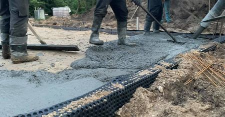 Pracownicy budowlani pilnie poszukiwani. Zarobki zaskakują