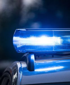 Uciekał przed policją. W aucie wiózł ciężarną i troje małych dzieci. Prawie potrącił policjanta