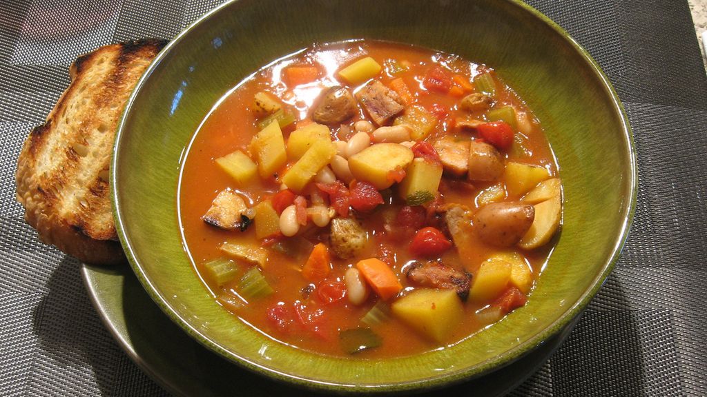 Zagęszczona zupa fasolowa z frankfurterkami (do kupienia gotowa do spożycia)