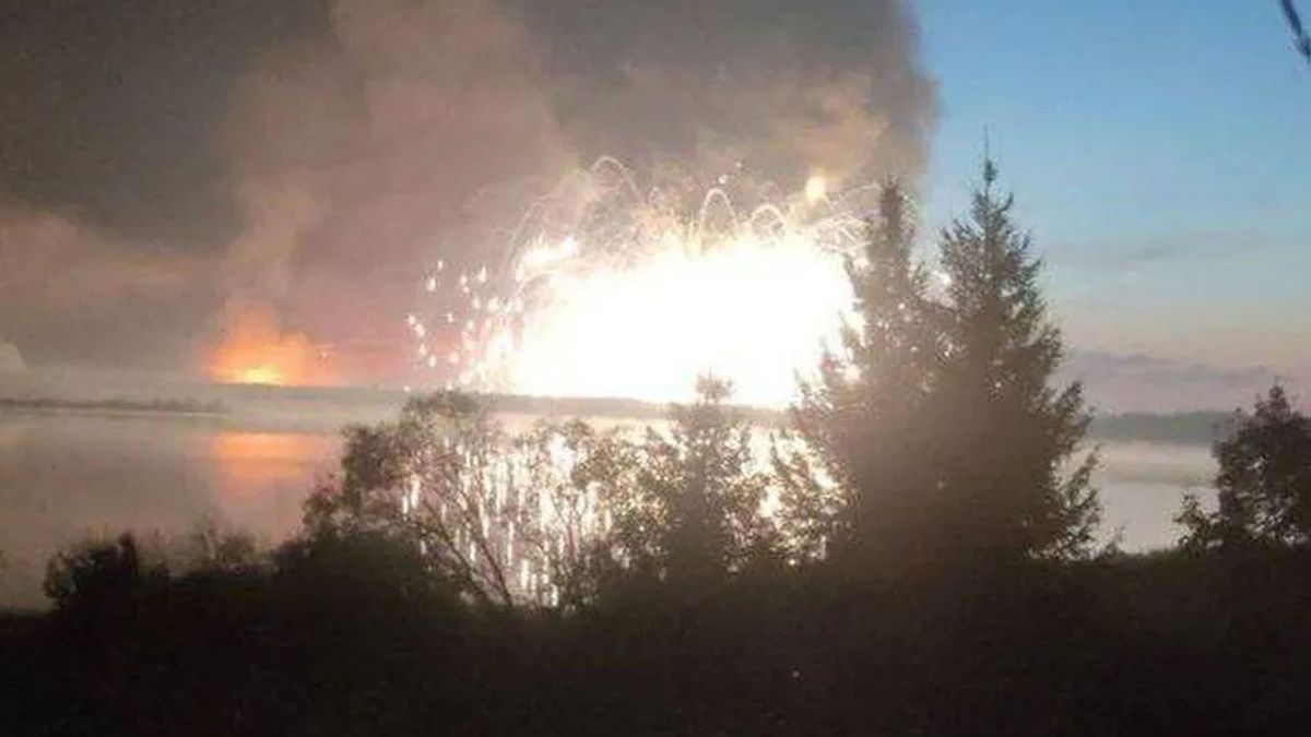 Moment wybuchu w składzie amunicji w Rosji