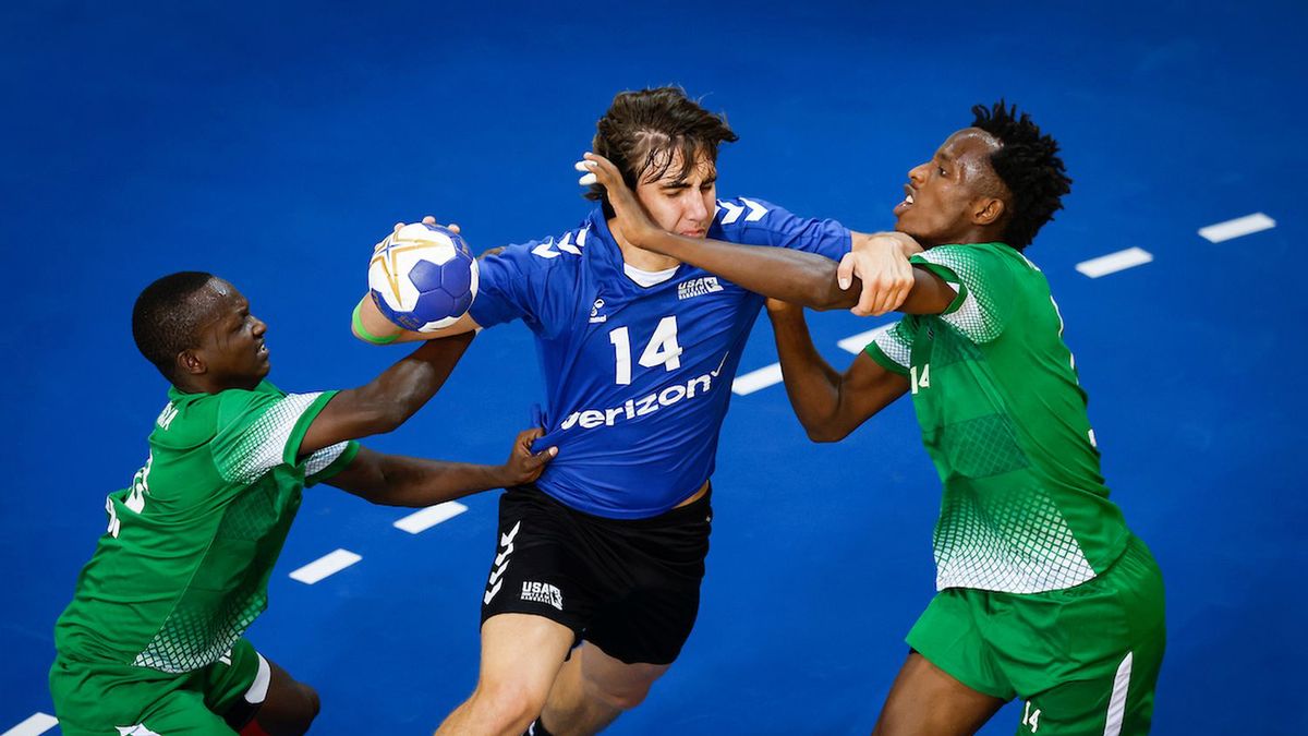 Piłkarze ręczni reprezentacji Burundi podczas meczu z USA
