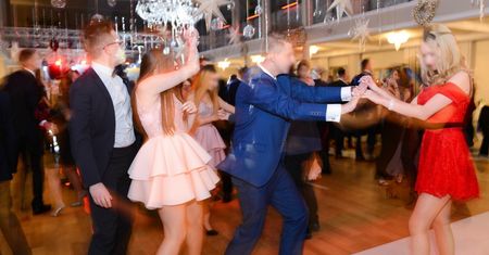 Uczennica zaatakowała nauczycielkę na studniówce. Oskarżyła ją o kradzież