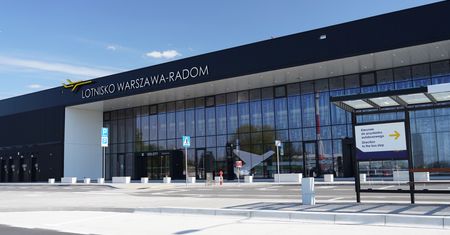 Byliśmy na lotnisku w Radomiu. Wiemy, kto wypożycza tam samochody