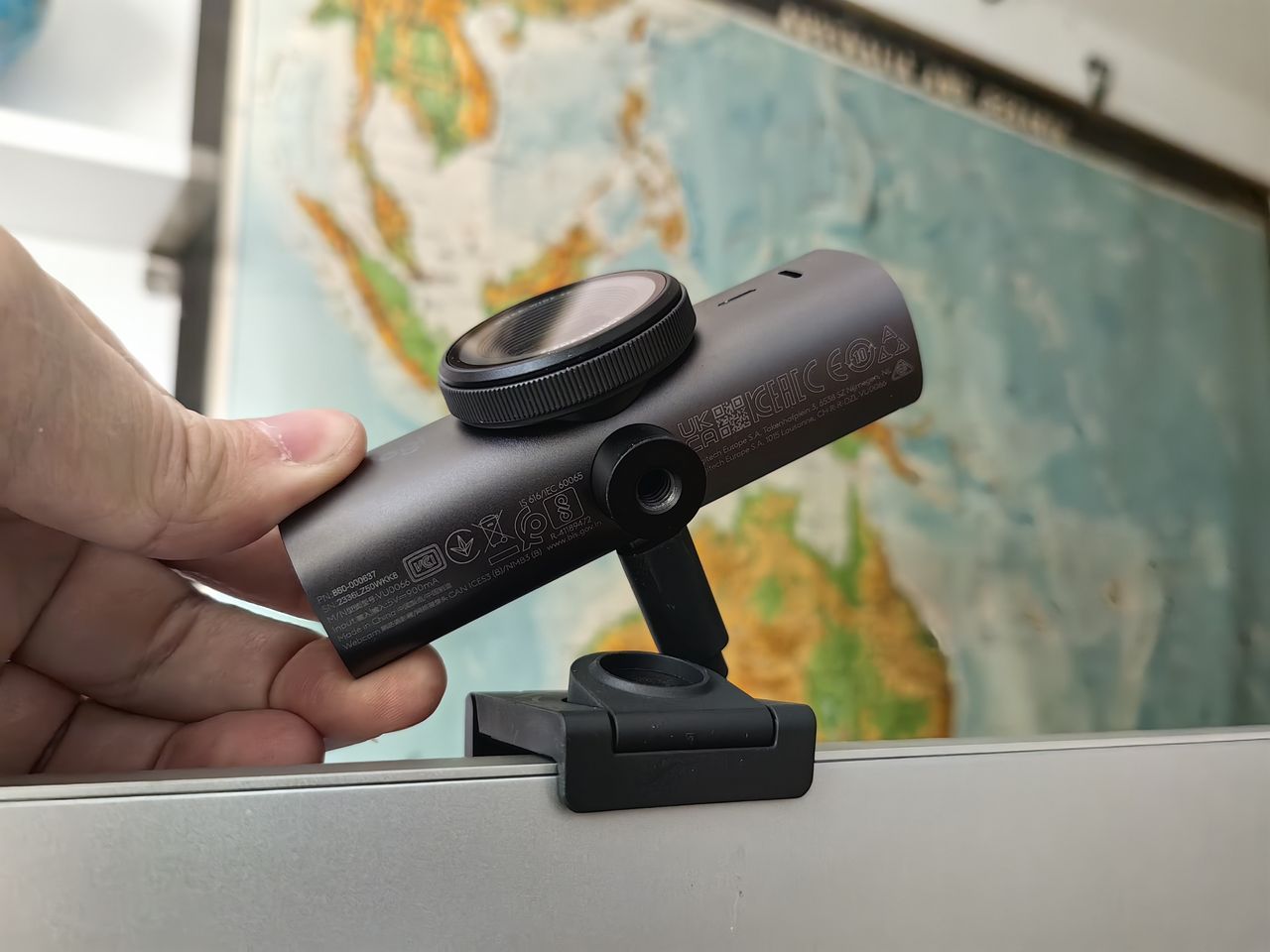 Logitech MX Brio można zdjąć z podstawki