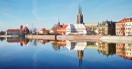 Pogoda we Wrocławiu. Prognoza na czwartek 1 stycznia. Chmury i przelotny śnieg nad ranem, później silniejszy wiatr
