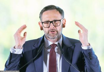 Tak Obajtek obniżał ceny paliw. "Sprzedawano poniżej poziomów tego, co można było kupić"