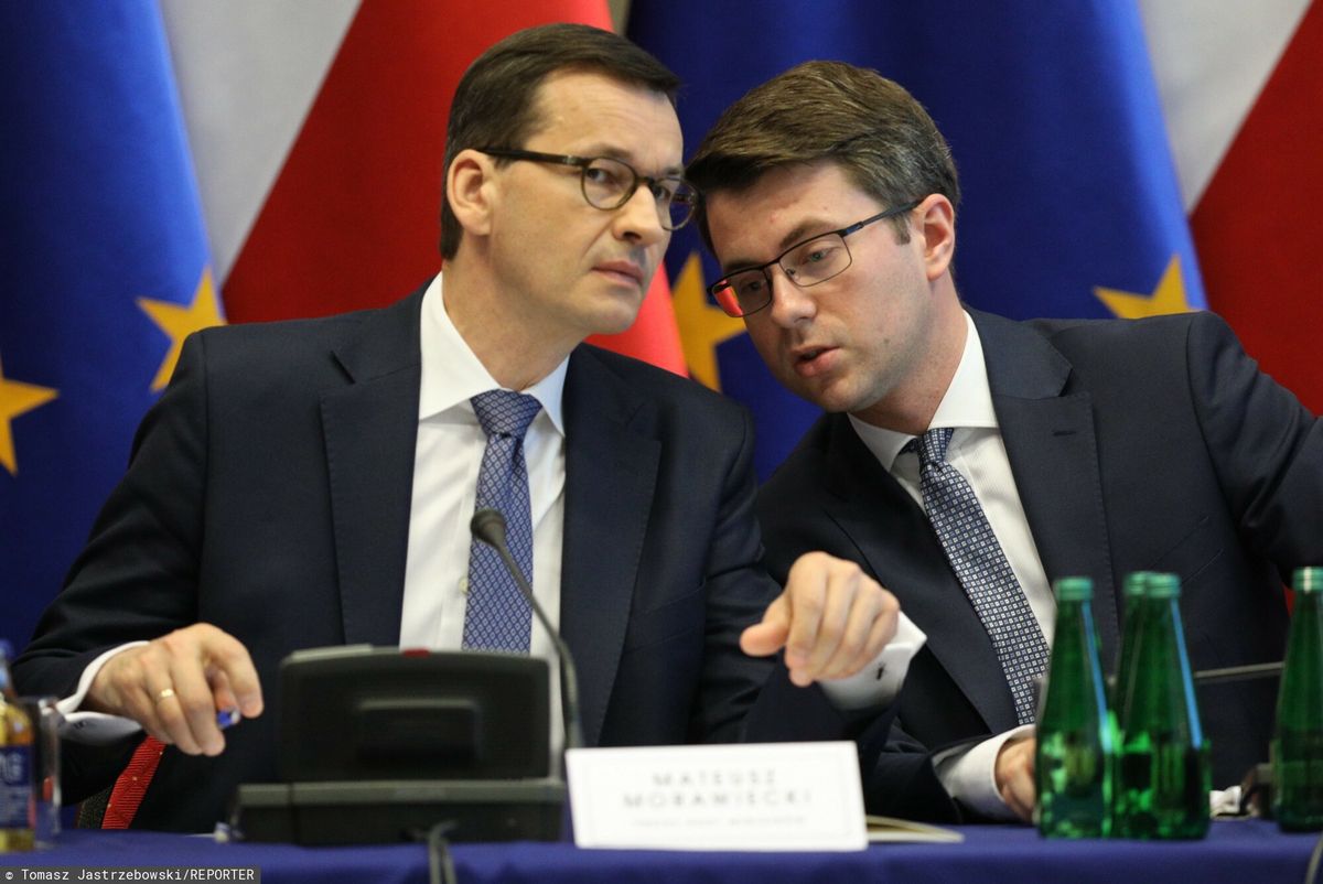 Premier Mateusz Morawiecki oraz rzecznik rządu Piotr Mueller (zdj. arch.)