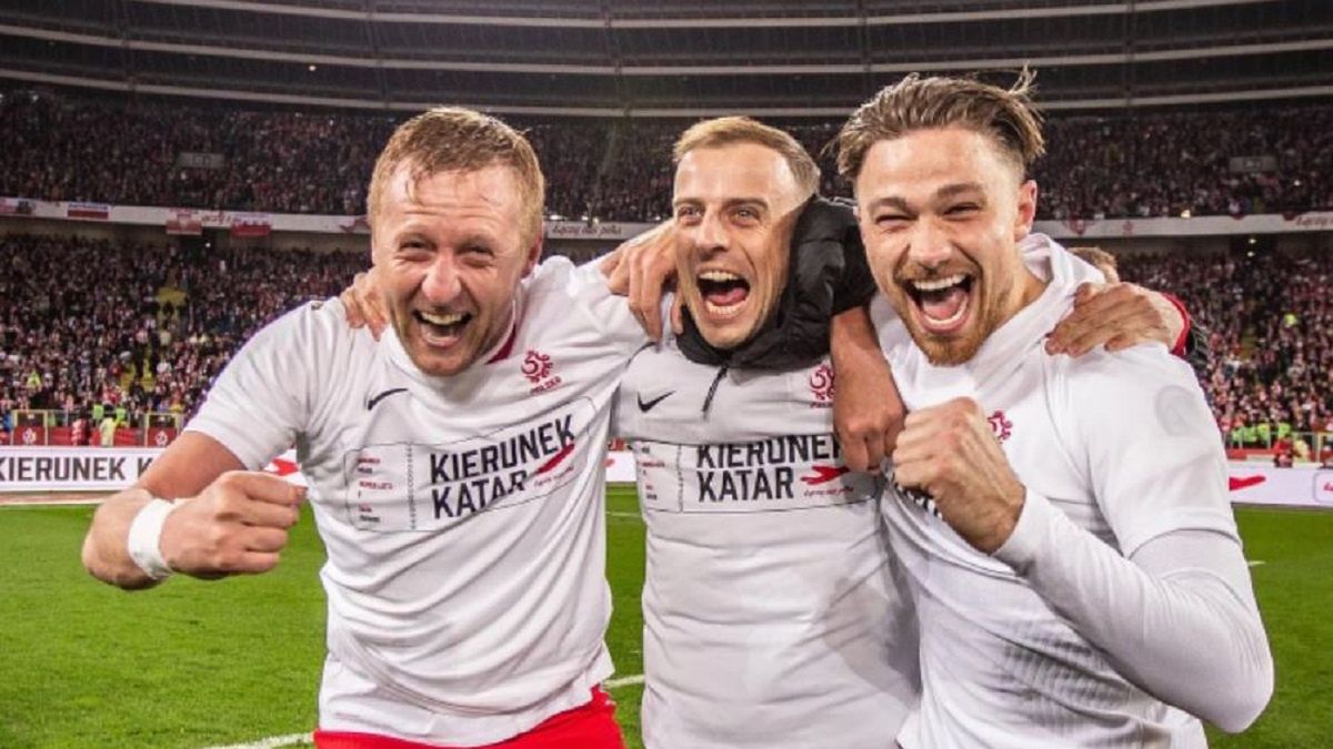 Kamil Grosicki świętuje awans na MŚ (screen)