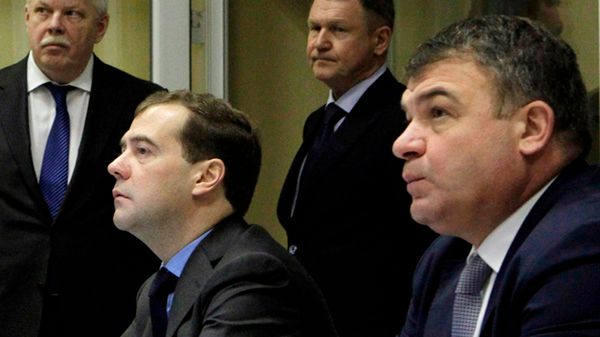 Anatolij Sierdiukow i Dmitrij Miedwiediew