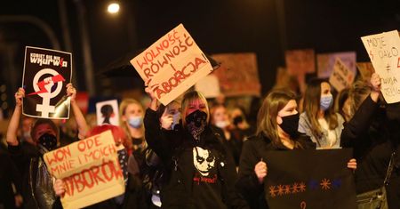 Wyrok TK ws. aborcji ze względu na wady płodu. Polacy, w tym wyborcy PiS, zabrali głos