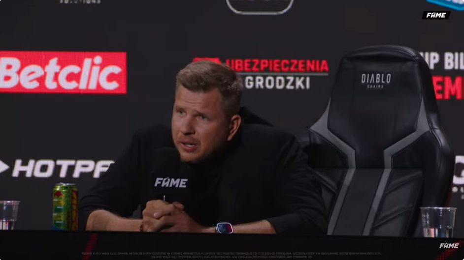 "Interakcja" Najmana i Chajzera na konferencji FAME MMA 22