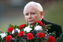 Postawił przed domem Kaczyńskiego rzeźbę. Mówi, co symbolizuje