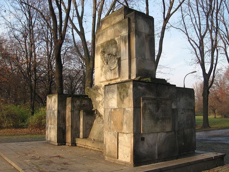 Rosjanie oburzeni niszczeniem w Polsce radzieckich pomników