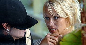 Pamela samotną matką