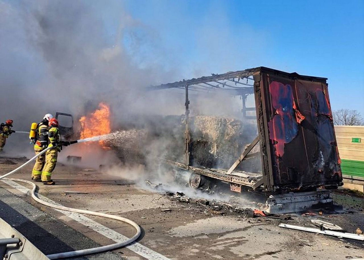 Trzy ciężarówki zderzył się na autostradzie A4