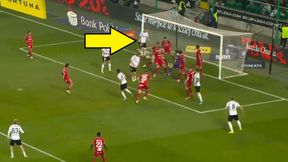 Nawet bramkarz ruszył. Zobacz gola w meczu Legii z Widzewem