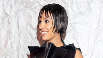 Bianca Censori (nadal) udaje Kim Kardashian i eksponuje pośladki w kolejnym kusym odzieniu. Przesada?