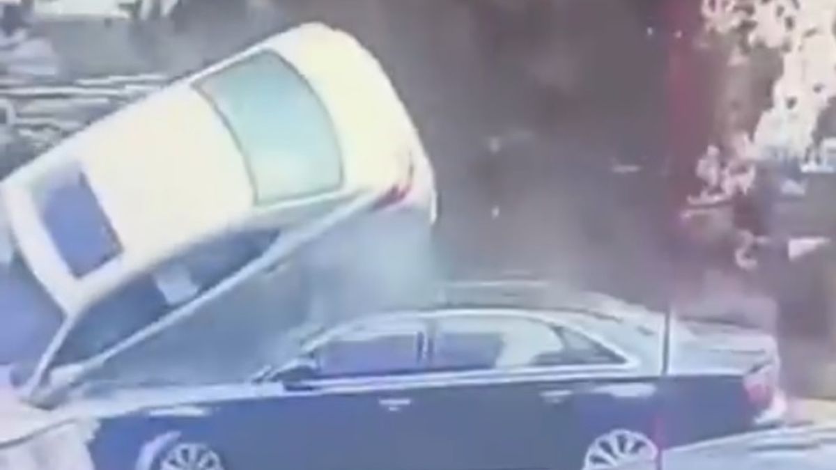 Wybuch pod samochodem w Chinach