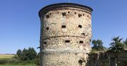 Cylindryczna baszta i ślady fosy. Zamek w Pruchniku wciąż robi wrażenie