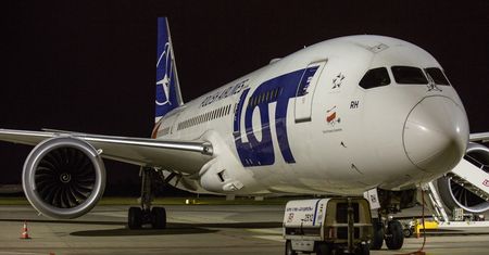 Pasażer zmarł na pokładzie LOT-u. Mamy stanowisko linii