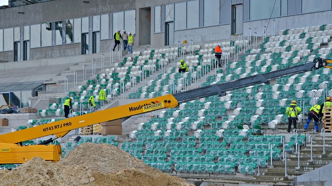 Zdjęcie okładkowe artykułu: Facebook / MOSIR Radom / Na zdjęciu: Budowa stadionu w Radomiu
