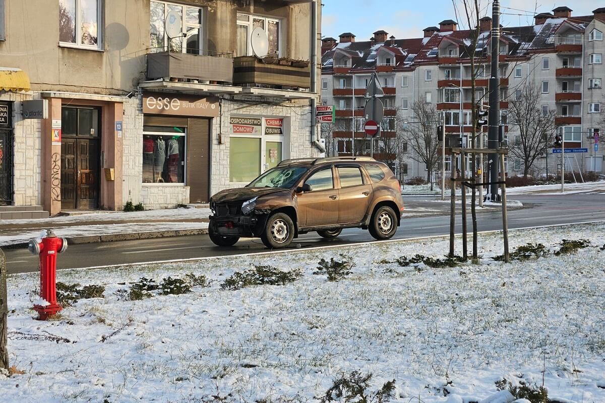 Renault uderzył w peugeota na rondzie Honorowych Krwiodawców w Lublinie