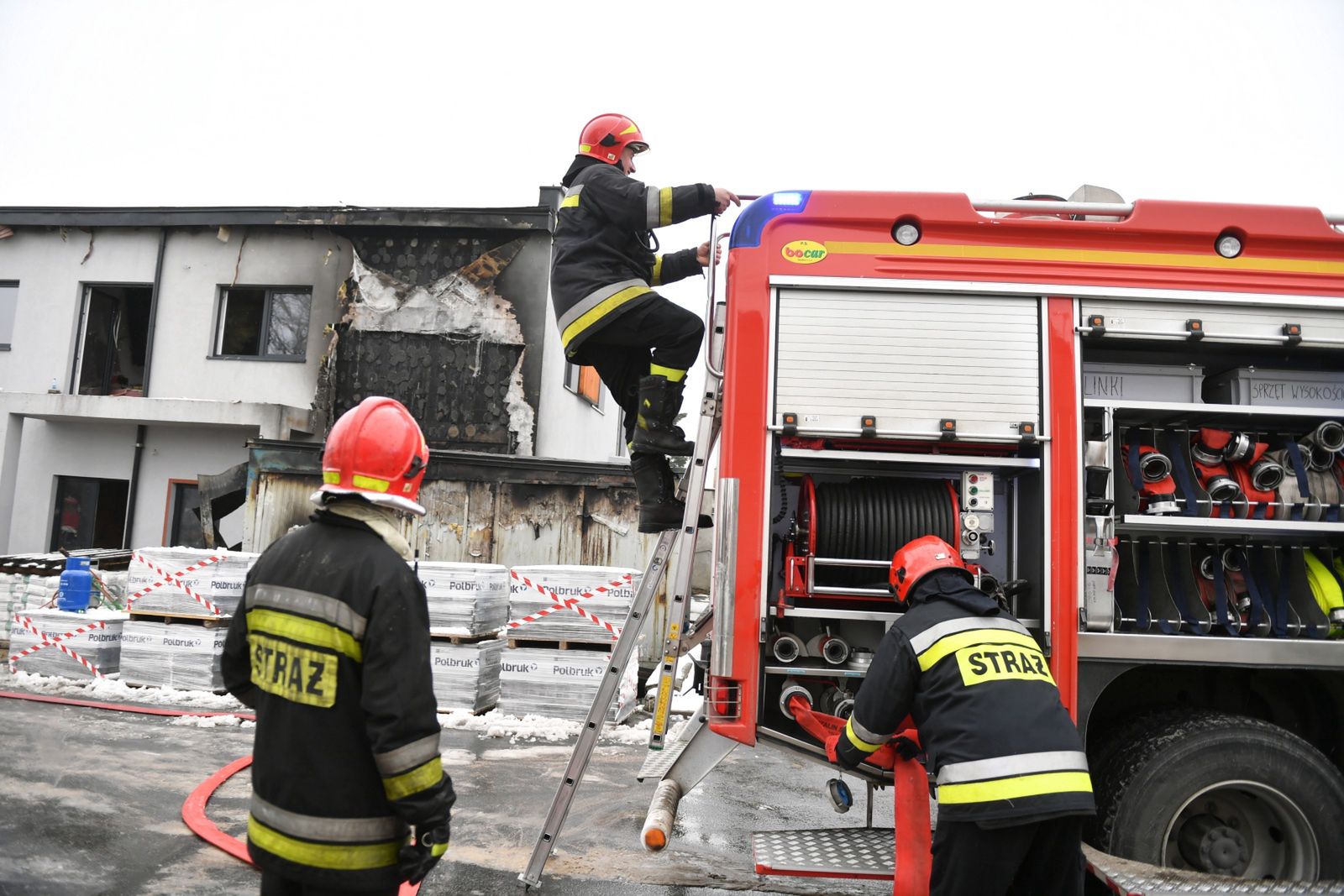 Łódź. Pożar zaczął się w magazynie