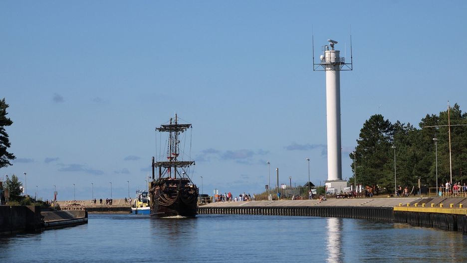 Wejście do portu w Łebie.