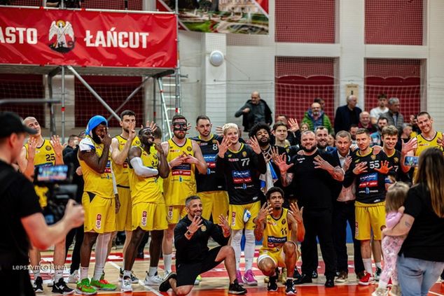 Sokół Łańcut. Norik Koczarian w dolnym rzędzie