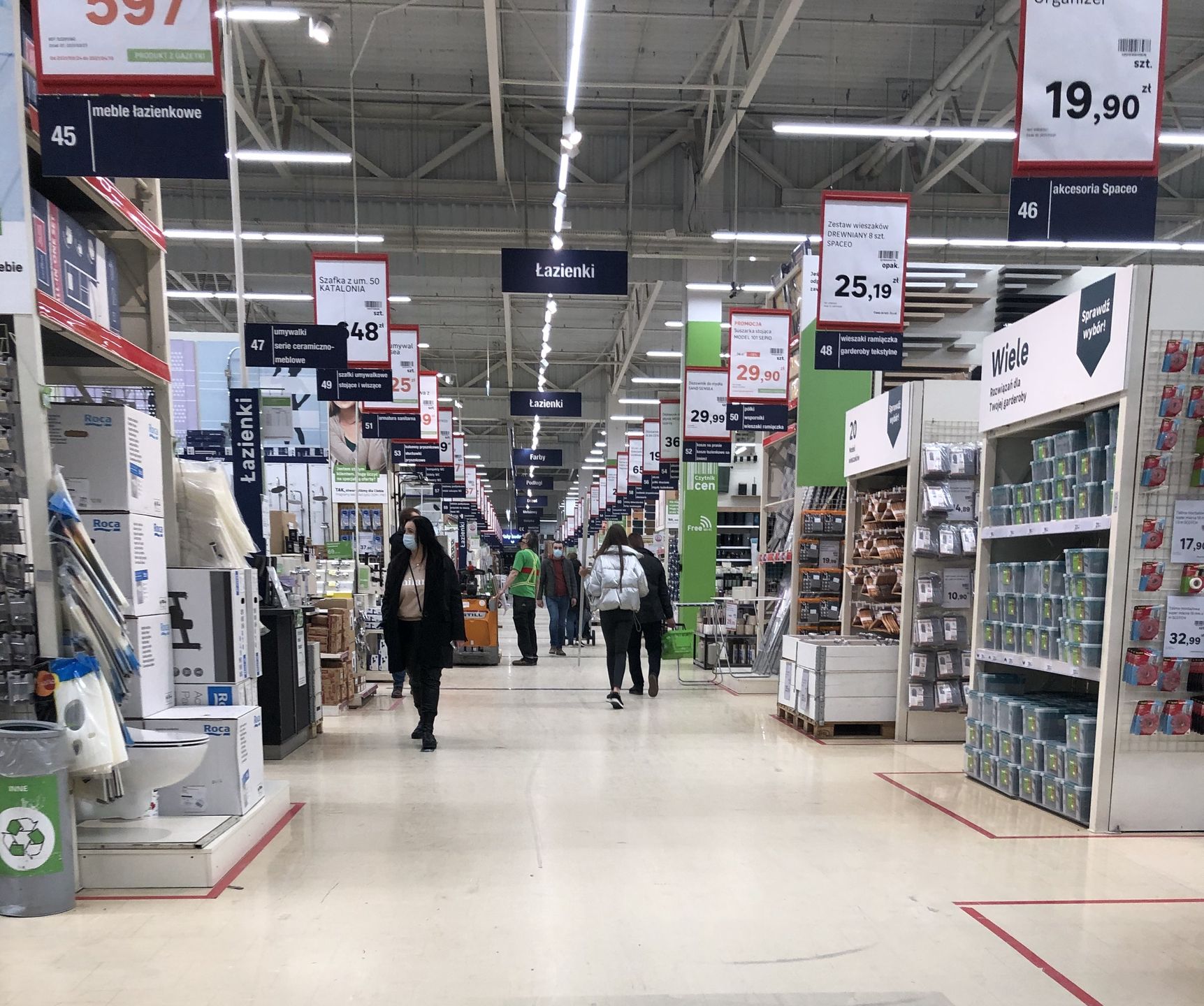 Można było sądzić, że chętnych do zakupów będzie więcej. Ale nie