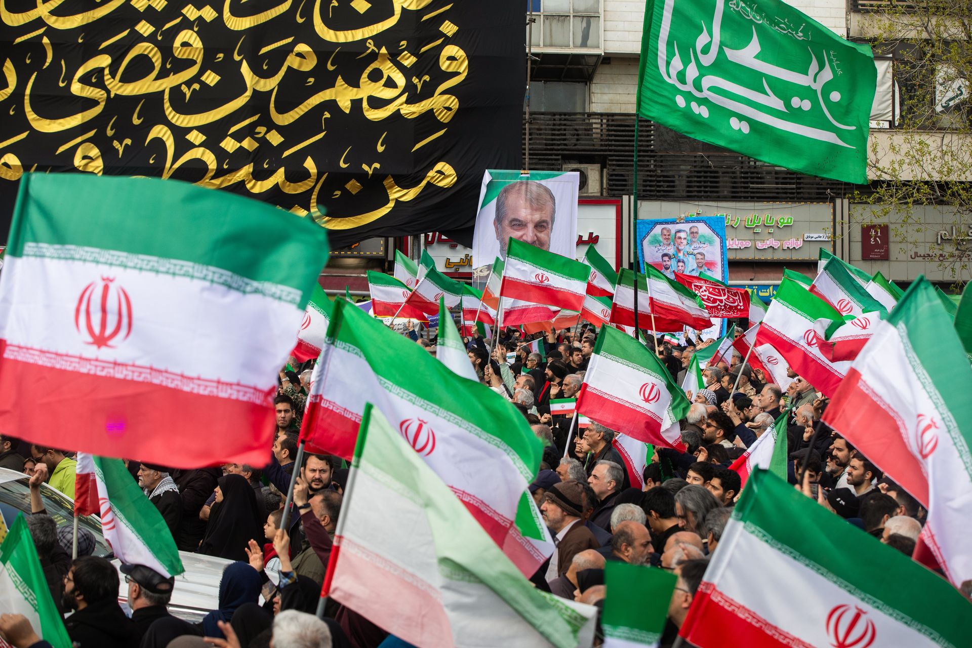 Iran odpiera USA: Rakietowy atak na bazy w Kuwejcie i Bahrajnie