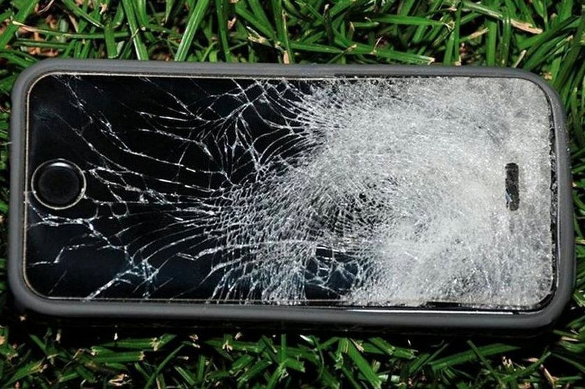 Dobry smartfon to twardy smartfon? iPhone 5s zatrzymał pocisk, uratował studenta
