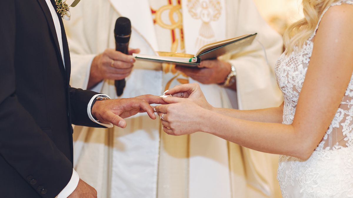 Ślub w kościele.
