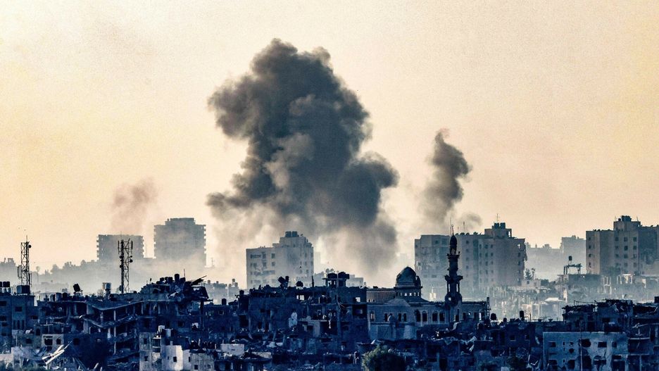 Wojna izraelsko-palesty?ska
A picture taken from the southern Israeli city of Sderot on October 25, 2023, shows smoke ascending over the northern Gaza Strip following an Israeli strike, amid the ongoing battles between Israel and the Palestinian group Hamas. (Photo by RONALDO SCHEMIDT / AFP)
RONALDO SCHEMIDT