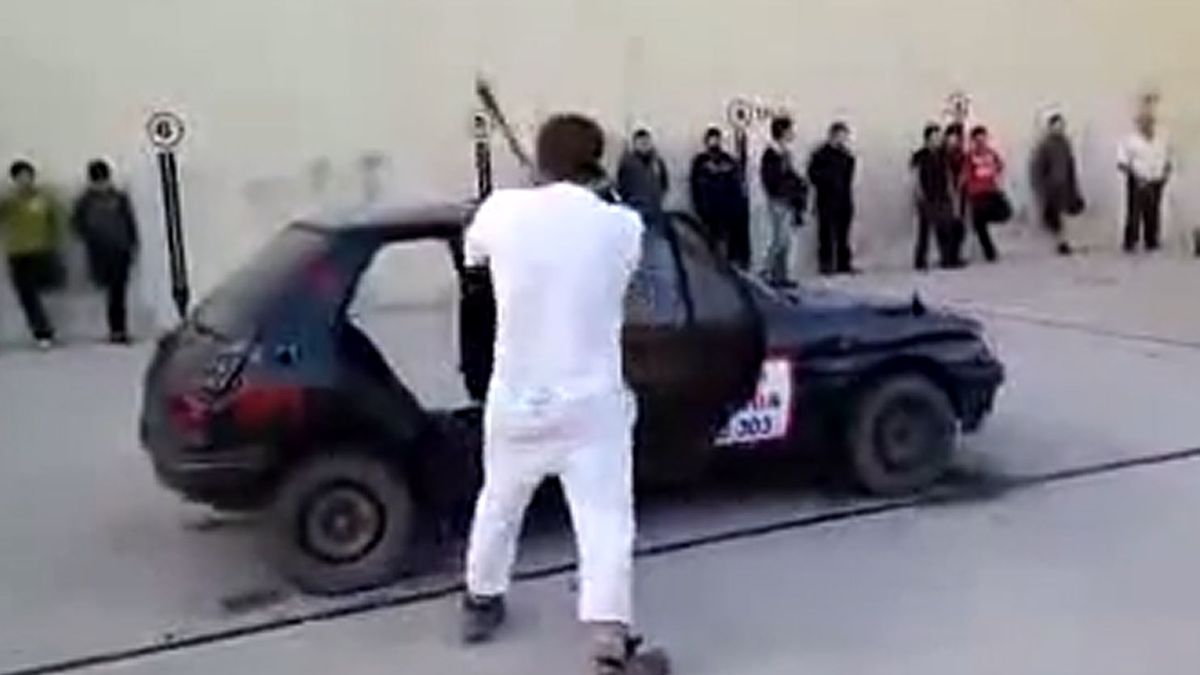 Rąbanie aut dla sportu [wideo] 1