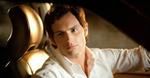 Penn Badgley też rozdaje klapsy