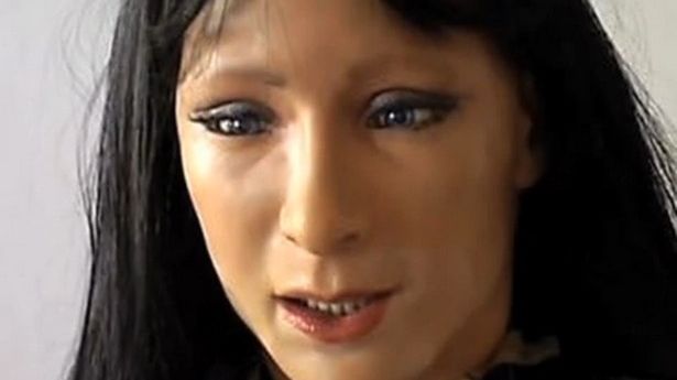 Czy humanoidalny robot okazujący emocje to dobry pomysł? 1