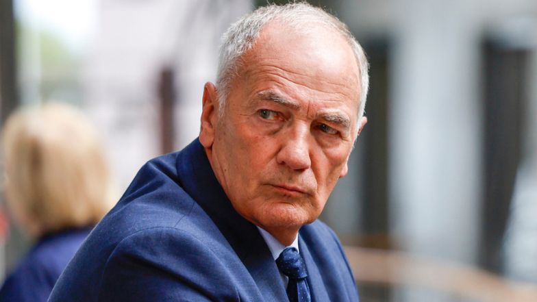 Karol Strasburger stracił 30 tys. przez internetowy kantor