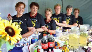 Festiwal Mleka i Miodu 2026. Była Parada Kół Gospodyń Wiejskich i smakowite stoiska. Impreza w Strumianach w gm. Burzenin także w niedzielę