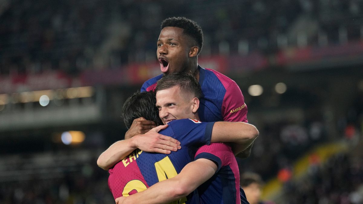 PAP/EPA / Na zdjęciu: radość piłkarzy FC Barcelony