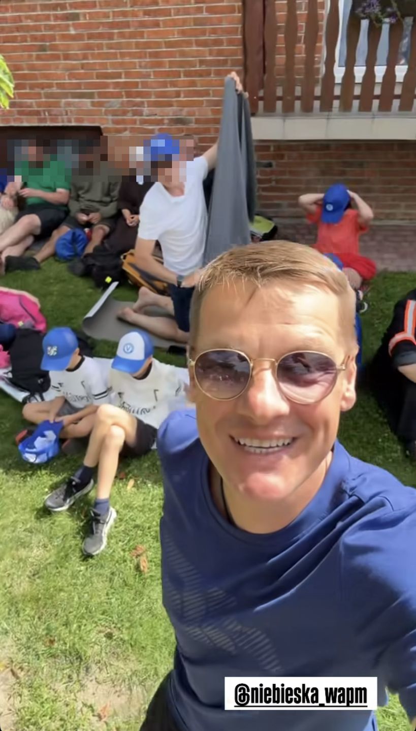 Marcin Mroczek na pielgrzymce z synami