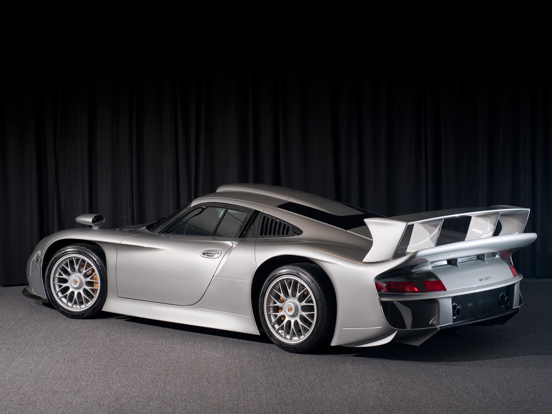Porsche 911 GT1 Straßenversion - z toru na drogę [galeria zdjęć] 3