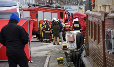 Tragedia w Dziwnowie. Auto wpadło do zalewu. Straż: odnaleziono 4 ciała