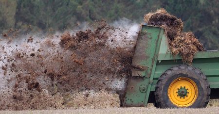 Tragedia podczas rozwożenia obornika. Młody rolnik nie żyje