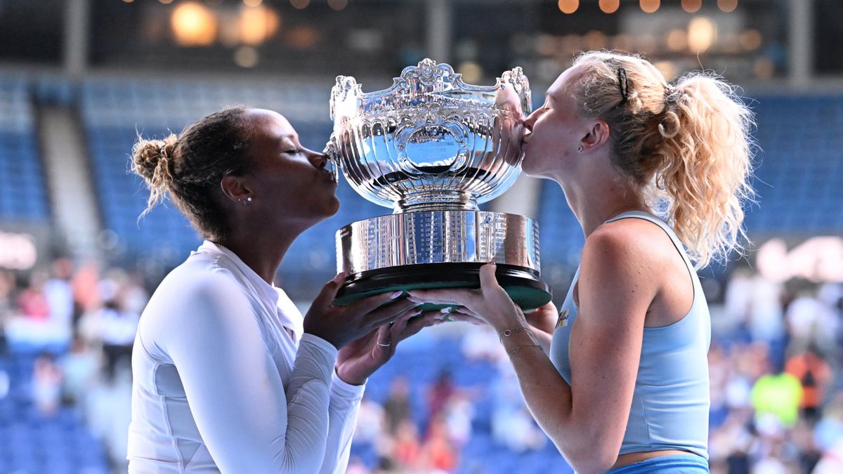 PAP/EPA / JAMES ROSS  / Na zdjęciu: Taylor Townsend i Katerina Siniakova