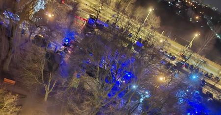 Pożar w bloku przy ul. Sympatycznej w Lublinie. Na miejscu są już strażacy, pogotowie i policja