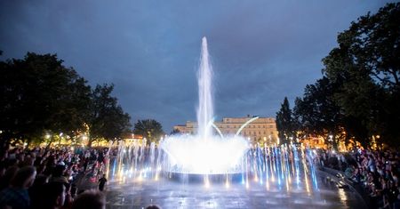 Pokazy multimedialne na Placu Litewskim: 9-10 września. Jakie pokazy w ten weekend?