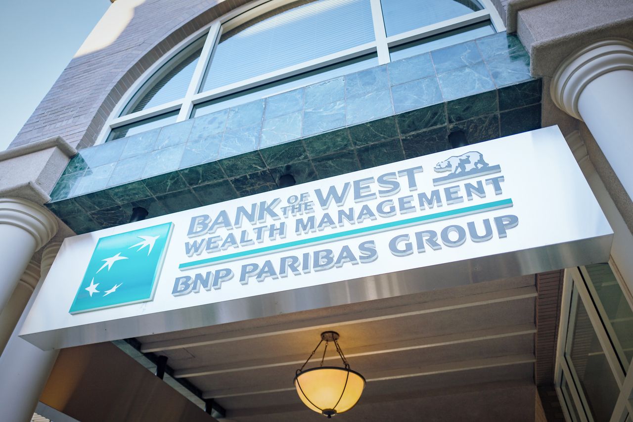 BNP Paribas od teraz umożliwia rezerwowanie wizyt przez aplikację, fot. Smith Collection/Gado/Getty Images