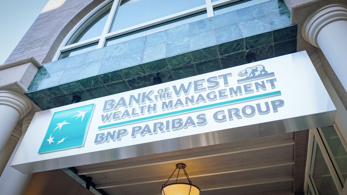 BNP Paribas od teraz umożliwia rezerwowanie wizyt przez aplikację, fot. Smith Collection/Gado/Getty Images